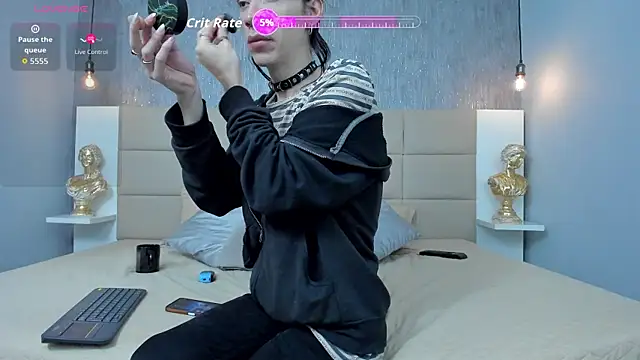 Hecatee 77 online show from April 6, 6:53 pm