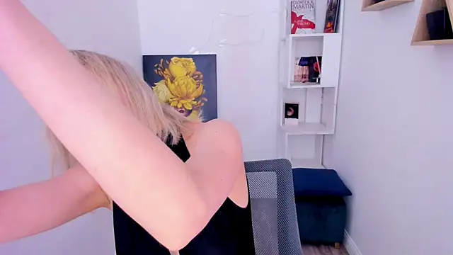 FloweryLove 1 online show from March 11, 7:25 pm