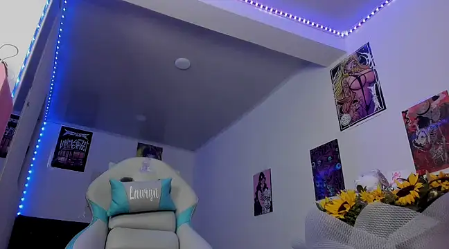 Snapshot of Lauryn_muller chatting on March 4, 2:27 am Lauryn muller online show from March 4, 2:27 am