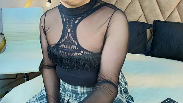 Snapshot of Satuurn_ chatting on April 27, 1:53 pm Satuurn online show from April 27, 1:53 pm