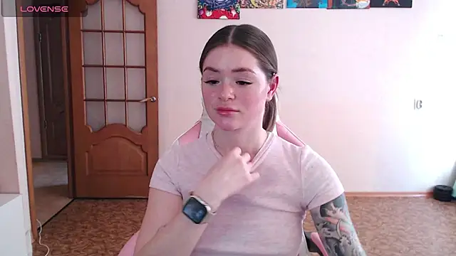 miaacatt online show from March 31, 9:43 am