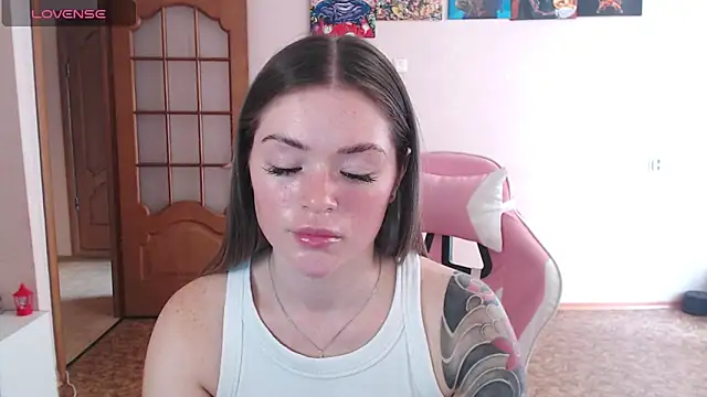 miaacatt online show from April 18, 7:12 am