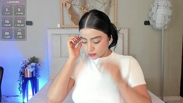 Paula Desousa online show from June 16, 7:49 pm