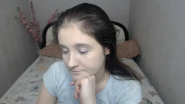 Holliy Cooper online show from February 12, 8:20 am