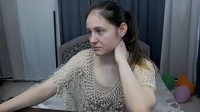 Holliy Cooper online show from April 3, 9:07 am