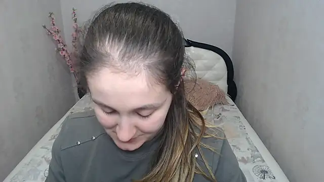 Holliy Cooper online show from April 23, 12:29 pm