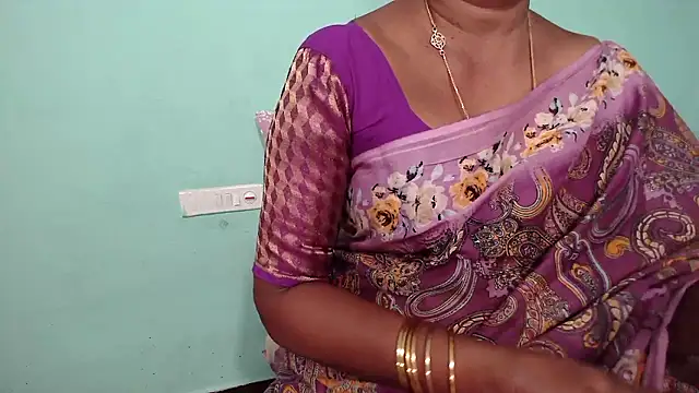 Snapshot of shrutitelugu69 chatting on January 18, 1:04 pm shrutitelugu69 online show from January 18, 1:04 pm