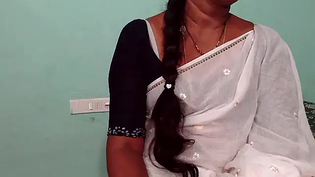 Snapshot of shrutitelugu69 chatting on February 3, 1:27 pm shrutitelugu69 online show from February 3, 1:27 pm