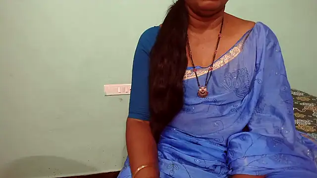 Snapshot of shrutitelugu69 chatting on February 9, 6:17 am shrutitelugu69 online show from February 9, 6:17 am