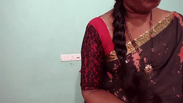 Snapshot of shrutitelugu69 chatting on February 11, 2:00 pm shrutitelugu69 online show from February 11, 2:00 pm