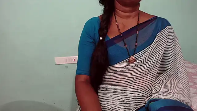 Snapshot of shrutitelugu69 chatting on February 23, 2:25 pm shrutitelugu69 online show from February 23, 2:25 pm