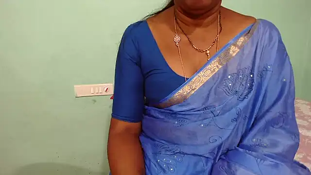 Snapshot of shrutitelugu69 chatting on March 4, 2:23 pm shrutitelugu69 online show from March 4, 2:23 pm