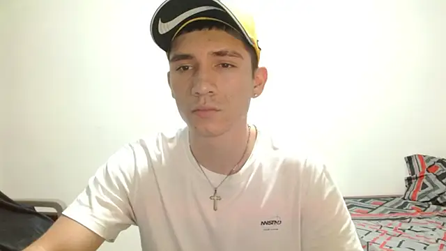 Snapshot of ChicoMaloFfF chatting on April 25, 12:35 am ChicoMaloFfF online show from April 25, 12:35 am