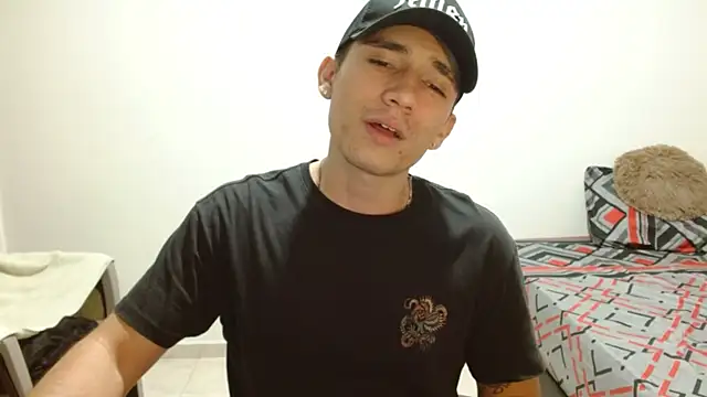 Snapshot of ChicoMaloFfF chatting on April 29, 12:37 am ChicoMaloFfF online show from April 29, 12:37 am