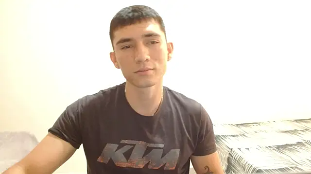 Snapshot of ChicoMaloFfF chatting on May 27, 9:56 pm ChicoMaloFfF online show from May 27, 9:56 pm