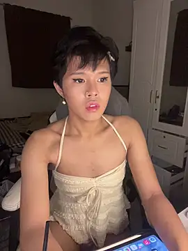 Plaxtique online show from February 1, 3:10 pm