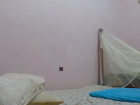 Snapshot of sweetbabra1 chatting on July 5, 6:53 am sweetbabra1 online show from July 5, 6:53 am