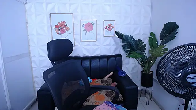 Valentinaa mature online show from March 4, 8:53 am