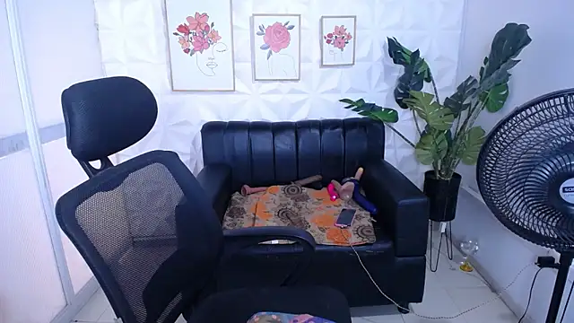 Valentinaa mature online show from March 19, 7:40 pm