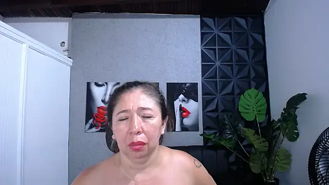 Valentinaa mature online show from May 30, 10:40 pm