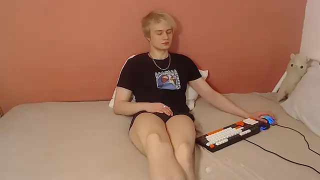 Oliver sweet  online show from May 4, 1:34 am