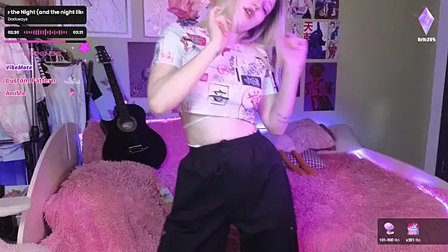 Snapshot of Evie_Ro chatting on December 9, 11:03 pm Evie Ro online show from December 9, 11:03 pm