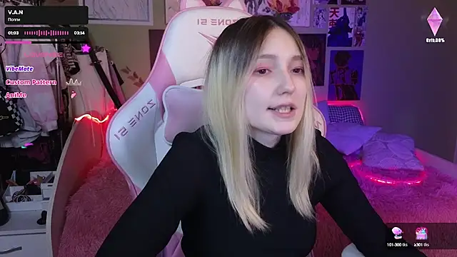 Snapshot of Evie_Ro chatting on December 17, 3:50 am Evie Ro online show from December 17, 3:50 am