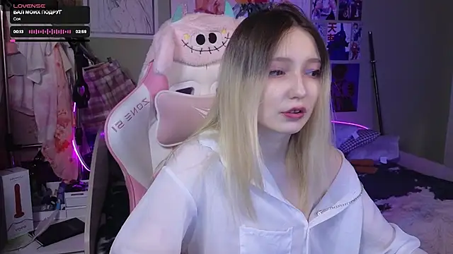 Snapshot of Evie_Ro chatting on January 13, 2:07 am Evie Ro online show from January 13, 2:07 am