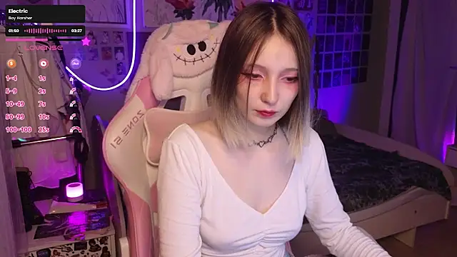 Snapshot of Evie_Ro chatting on September 16, 8:21 pm Evie Ro online show from September 16, 8:21 pm