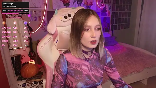 Snapshot of Evie_Ro chatting on October 24, 8:16 pm Evie Ro online show from October 24, 8:16 pm