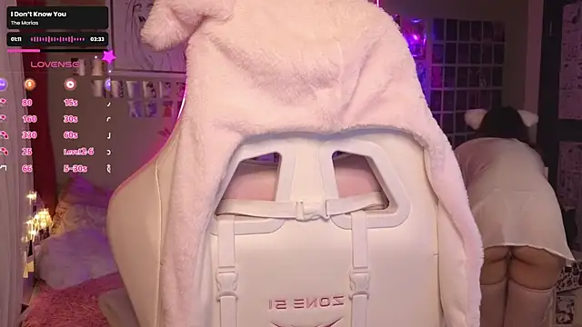 Snapshot of Evie_Ro chatting on November 13, 11:36 pm Evie Ro online show from November 13, 11:36 pm