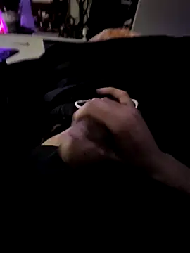 Snapshot of skaylove chatting on December 8, 4:46 am skaylove online show from December 8, 4:46 am