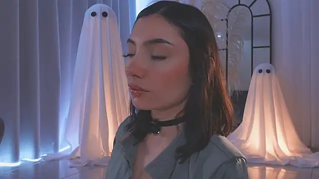 AmyArmstrong online show from October 25, 7:30 pm