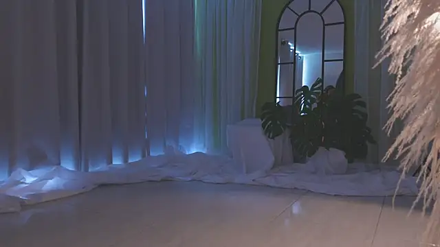 AmyArmstrong online show from December 4, 8:50 pm