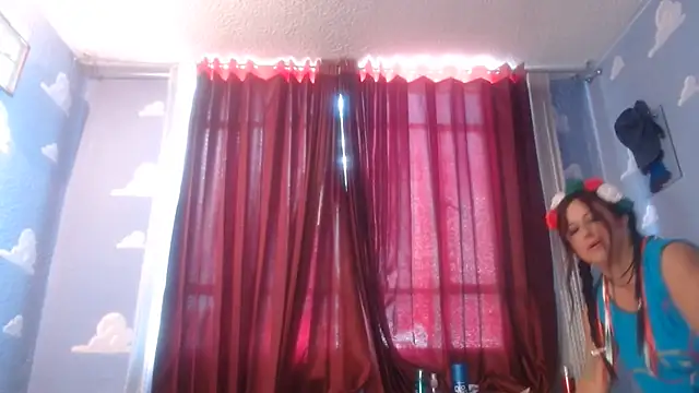 Snapshot of valeriapinter chatting on June 18, 2:32 pm valeriapinter online show from June 18, 2:32 pm