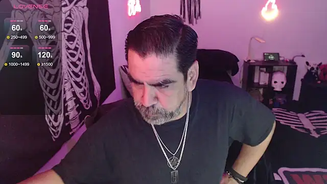soyelcarlitos  online show from June 6, 6:29 am