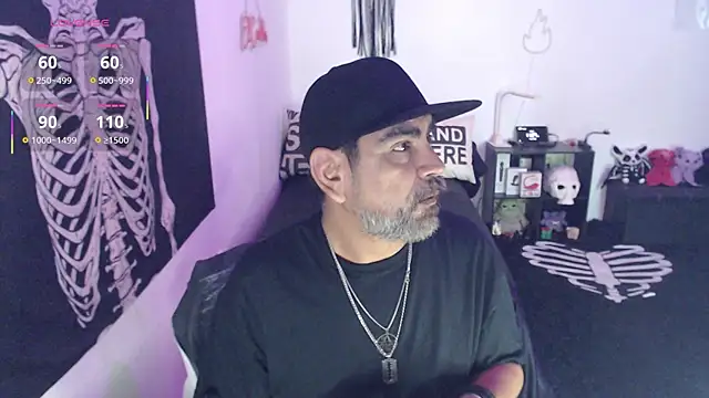 soyelcarlitos  online show from June 9, 5:24 pm