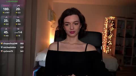 Olivia online show from February 15, 11:45 pm