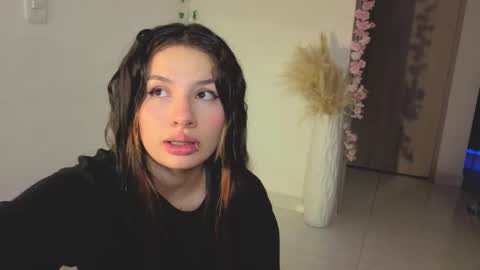 Snapshot of 0ne_of_0ne chatting on October 5, 2:43 am Steven e online show from October 5, 2:43 am