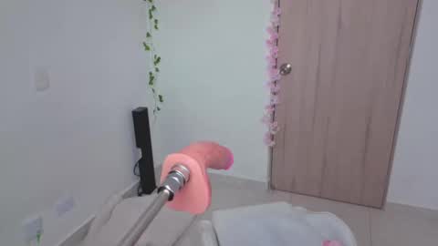 Snapshot of 0ne_of_0ne chatting on November 4, 7:02 pm Steven e online show from November 4, 7:02 pm