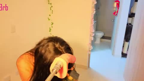 Snapshot of 0ne_of_0ne chatting on November 17, 2:28 am Steven e online show from November 17, 2:28 am