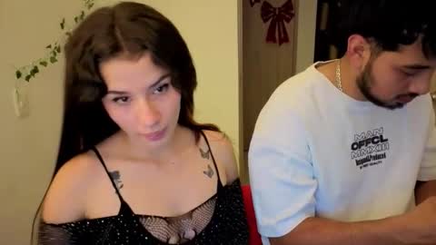 Snapshot of 0ne_of_0ne chatting on December 4, 12:53 am Steven e online show from December 4, 12:53 am