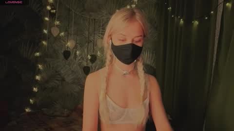 0ophelia online show from March 5, 10:06 pm