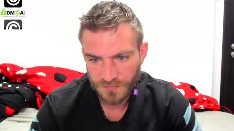 Snapshot of 10in_deluxe chatting on December 6, 4:28 pm 10in_deluxe online show from December 6, 4:28 pm