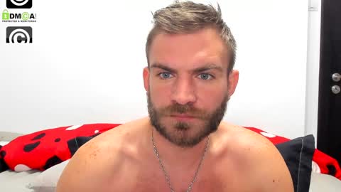 Snapshot of 10in_deluxe chatting on December 7, 8:00 am 10in_deluxe online show from December 7, 8:00 am