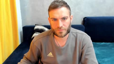 Snapshot of 10in_deluxe chatting on March 1, 8:23 am 10in_deluxe online show from March 1, 8:23 am