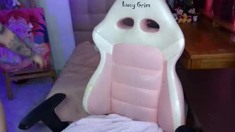 Snapshot of 111lucygrim111 chatting on December 16, 4:56 pm 111lucygrim111 online show from December 16, 4:56 pm