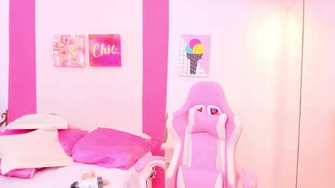 Snapshot of 15_scarlette chatting on January 4, 11:06 pm Scarlette online show from January 4, 11:06 pm