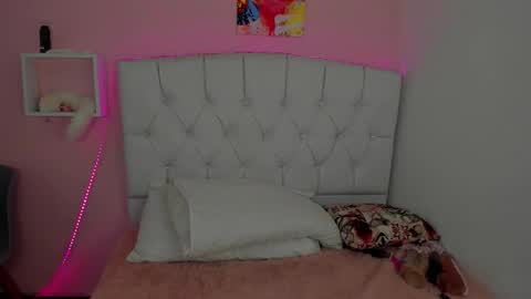 Snapshot of 18candy chatting on December 1, 10:04 pm 18candy online show from December 1, 10:04 pm