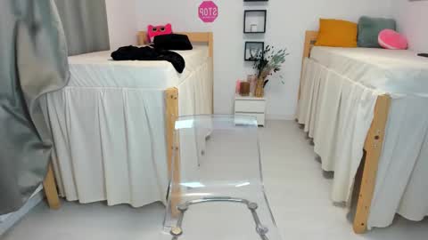 Snapshot of 18perfecttits chatting on September 16, 3:51 am 18perfecttits online show from September 16, 3:51 am